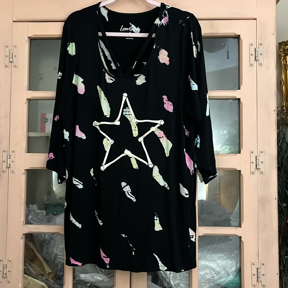 Love Sick by Torrid Tunic w/ V Neck w/ Strap Detail & 3/4 Sleeves